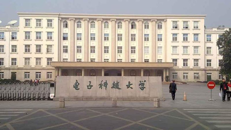 PCB电路板材质揭秘：影响价格的关键因素